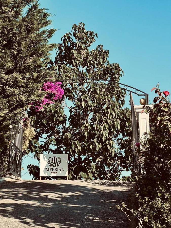 Hotel Imperial Dhërmi Esterno foto