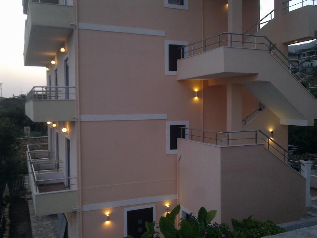 Hotel Imperial Dhërmi Esterno foto