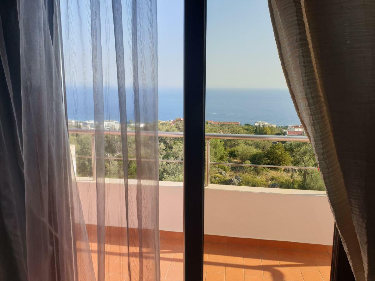 Hotel Imperial Dhërmi Esterno foto
