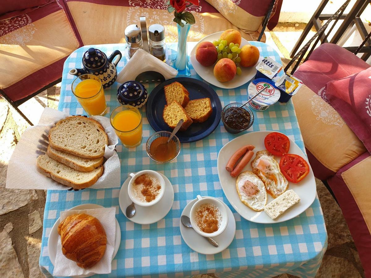 Hotel Imperial Dhërmi Esterno foto